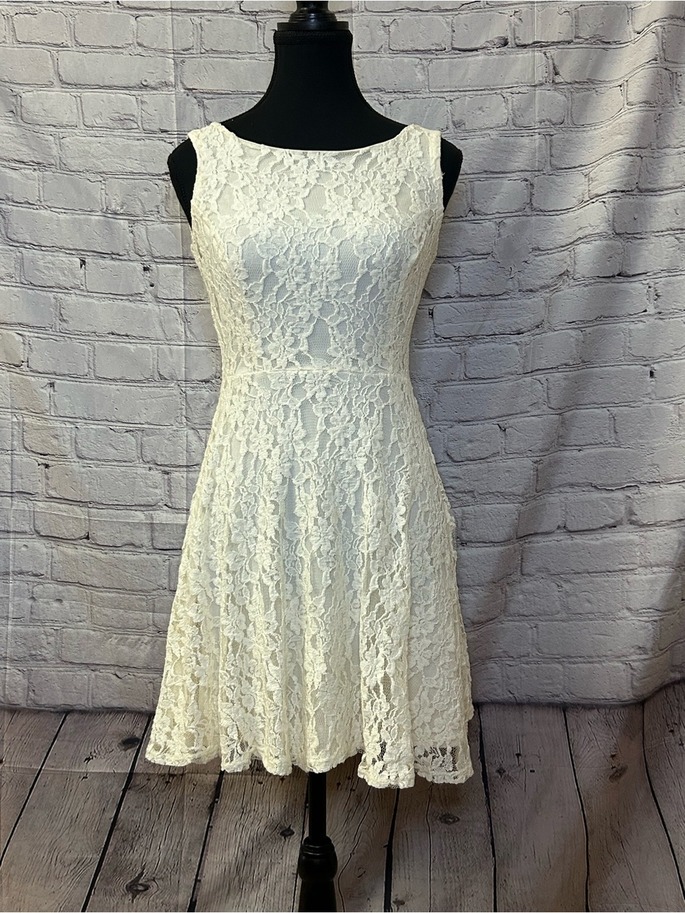 love, Fire Cream Lace Sleeveless Midi Dress